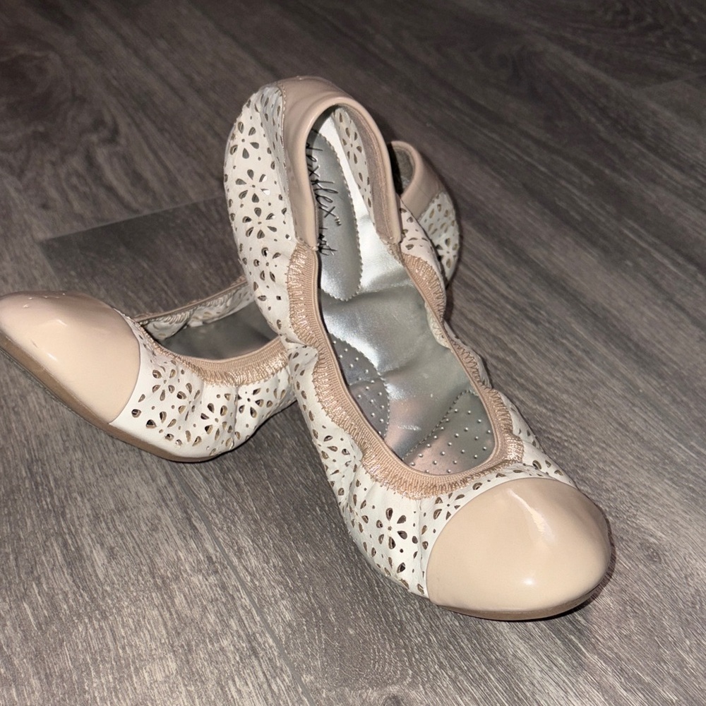 Dexflex Comfort Cream Floral Flats